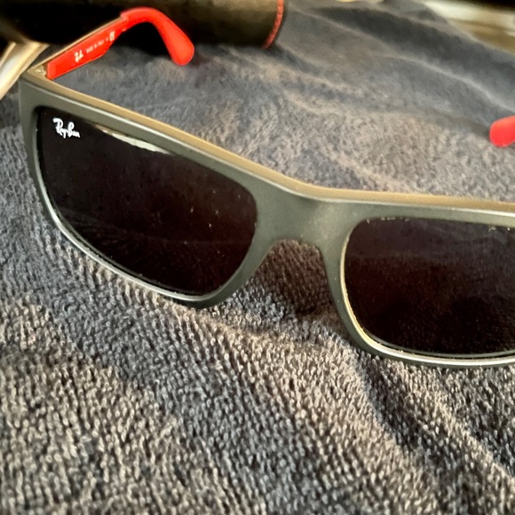 Ray-Ban Sunglasses RB4228M FERRARI  Sunglasses with Ferrari Ray Ban case - Picture 6 of 6